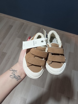 Чисто нови детски обувки за момченце на zara!