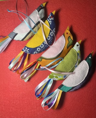 Малки цветни  детски подаръчета