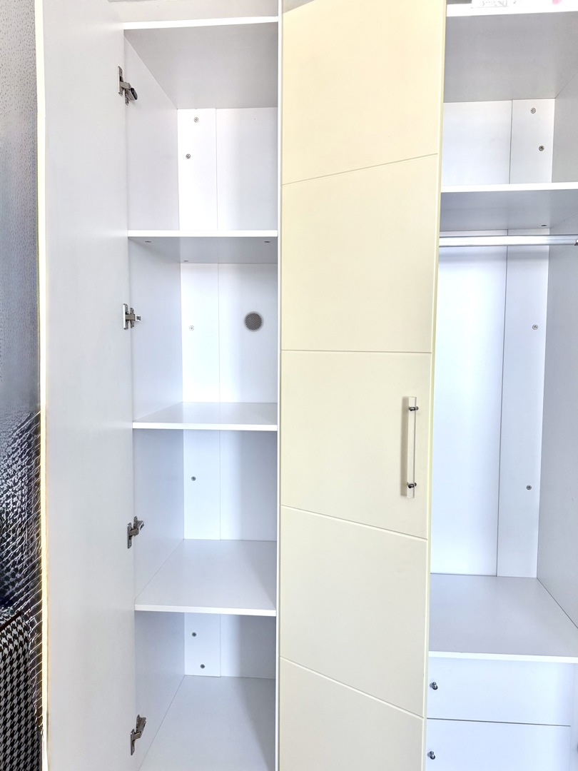 Продавам обзавеждане от MDF за детска стая с норма