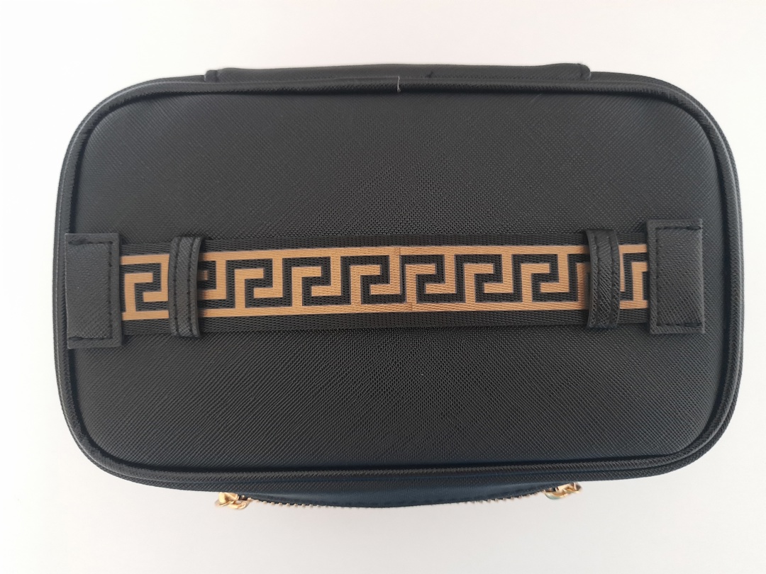 Луксозен несесер или мини чантичка VERSACE