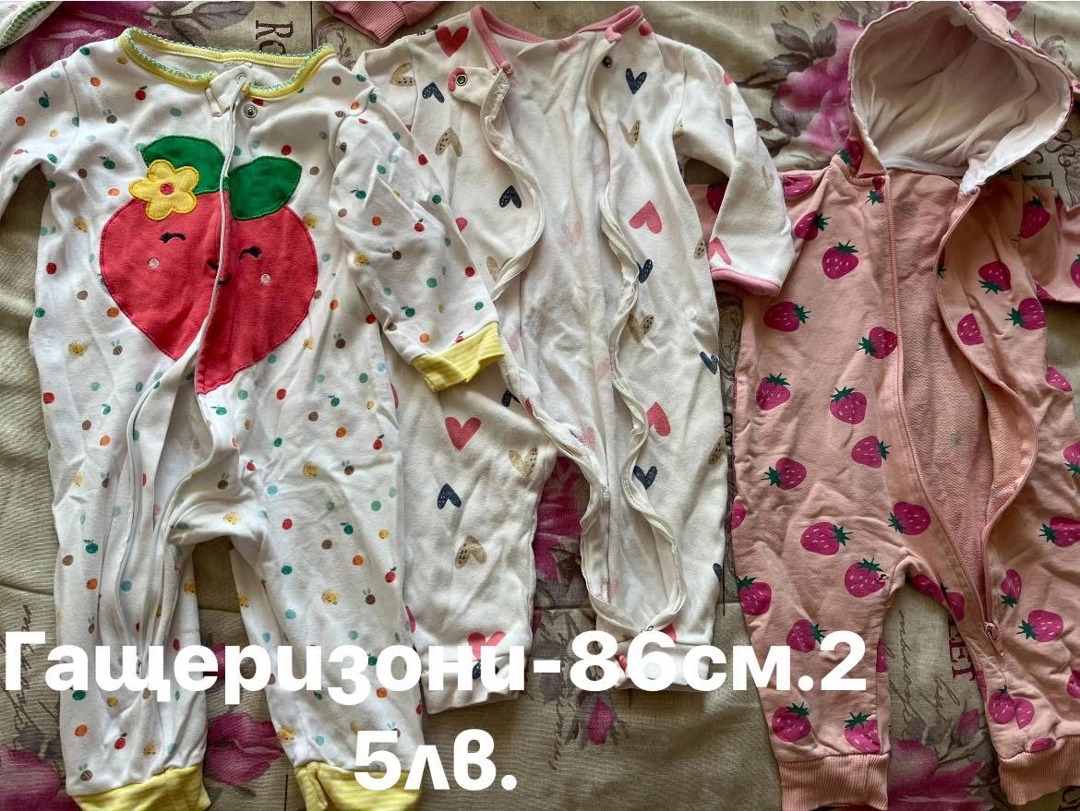 Запазени дрехи за момиче в много добро състояние.