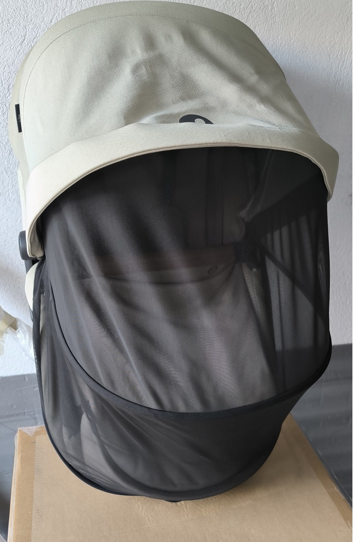 Продавам нова количка Maxi Cosi Lila XP 3в1 + пода
