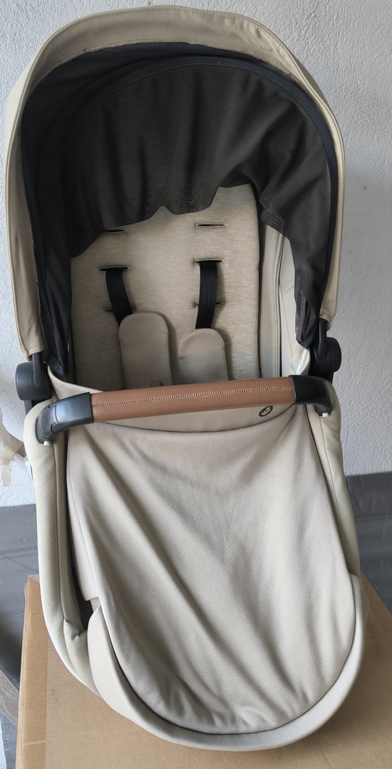 Продавам нова количка Maxi Cosi Lila XP 3в1 + пода