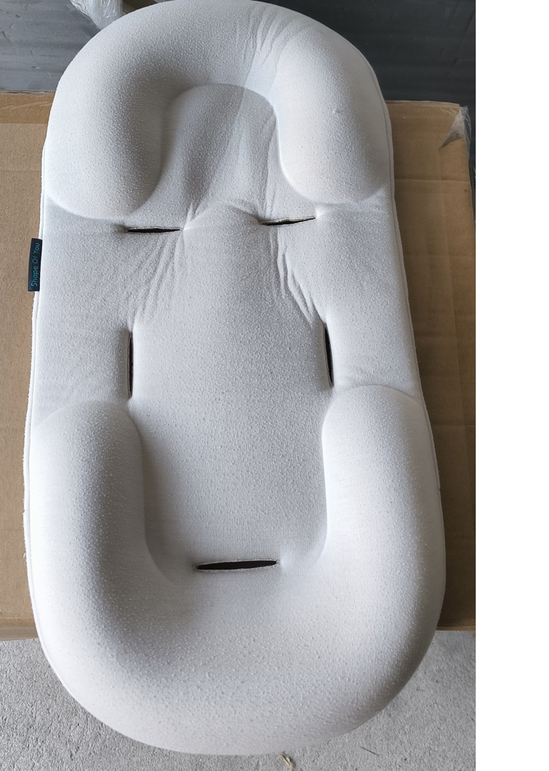 Продавам нова количка Maxi Cosi Lila XP 3в1 + пода