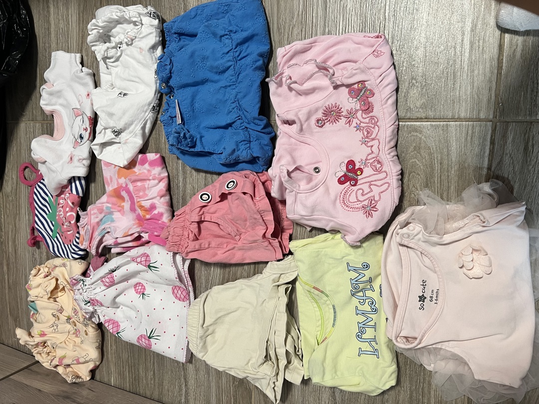 Продавам дрешки от 3-6 месеца за момиченце