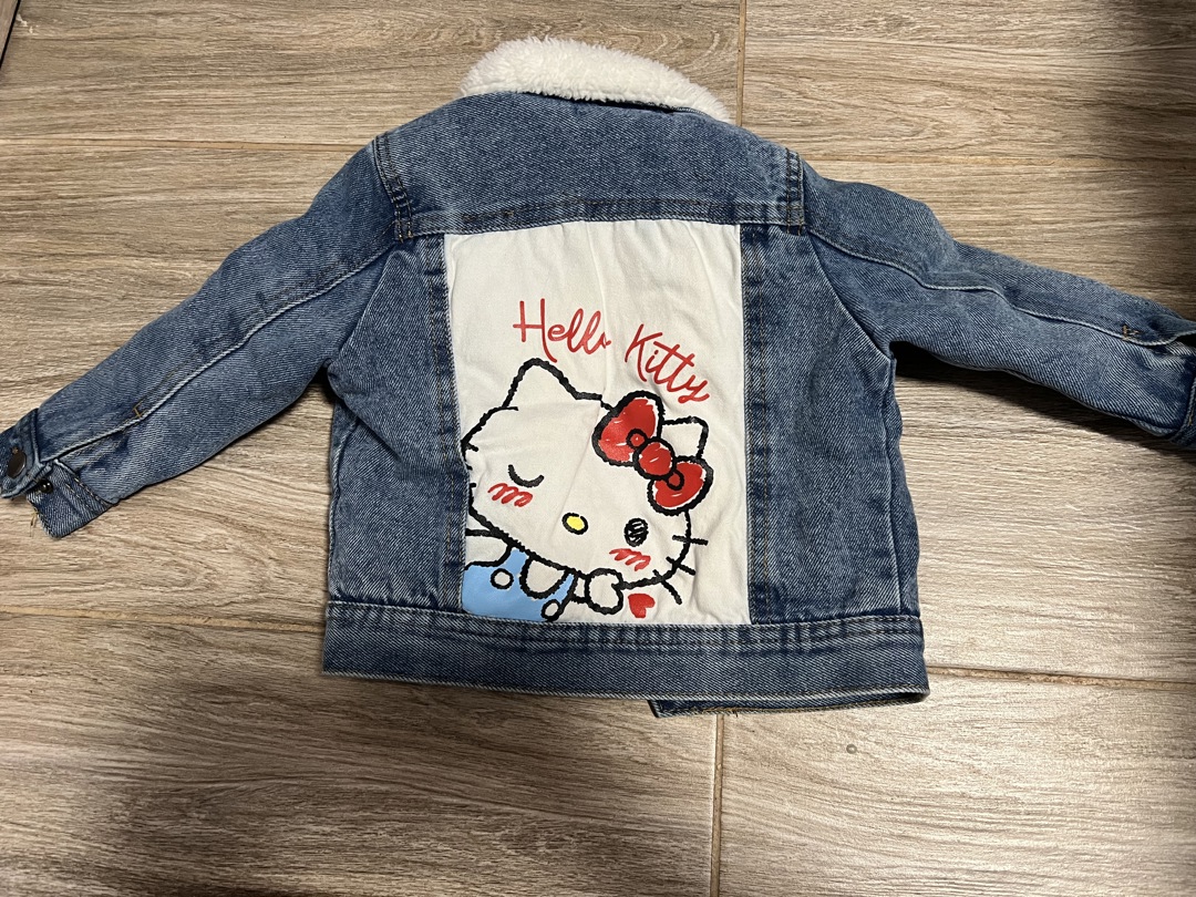 Продавам дрешки от 3-6 месеца за момиченце