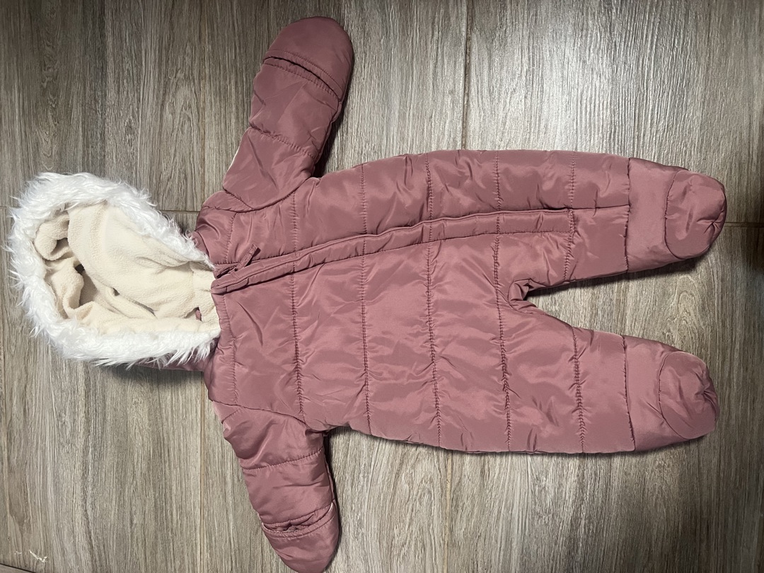 Продавам дрешки за момиче от 0-3 месеца