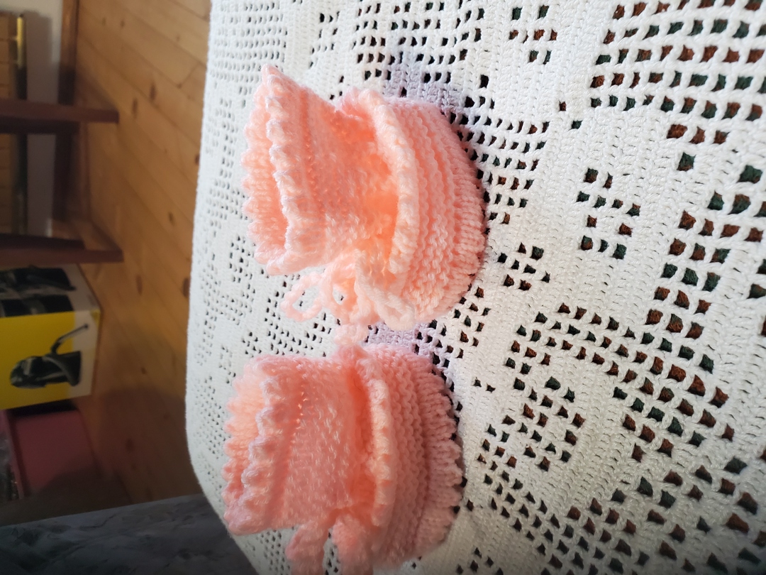 Ръчно плетени бебешки терлички-ботушки , от 0 до 3