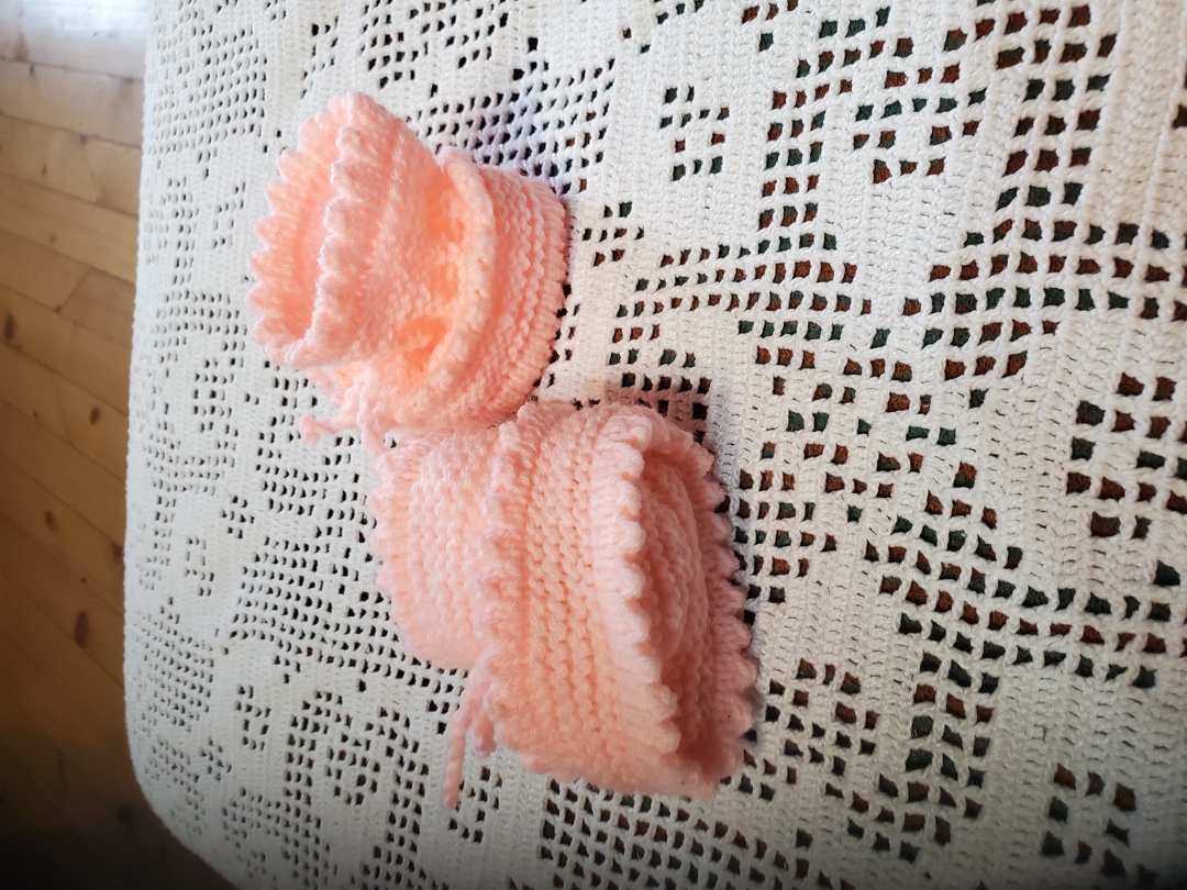 Ръчно плетени бебешки терлички-ботушки , от 0 до 3