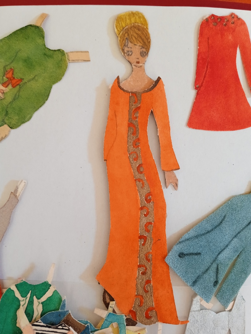 Кукла хартийна + дрешки, 1970-1975 винтидж