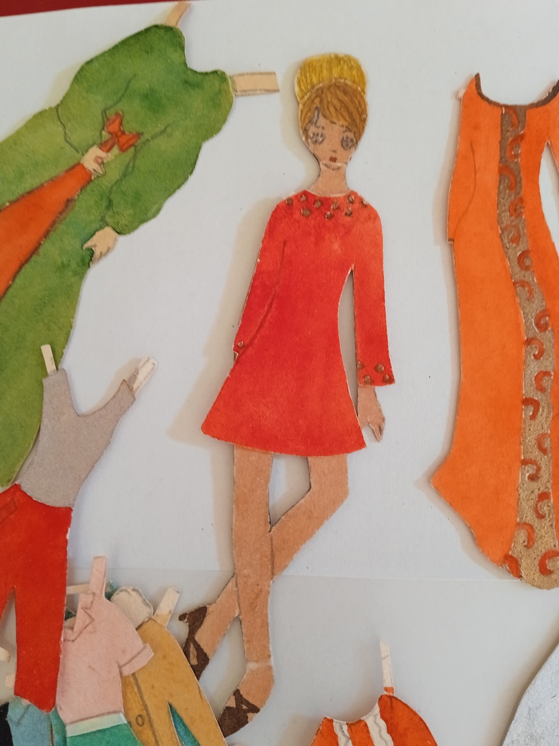 Кукла хартийна + дрешки, 1970-1975 винтидж