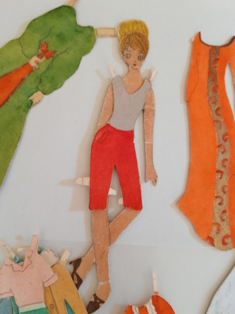 Кукла хартийна + дрешки, 1970-1975 винтидж