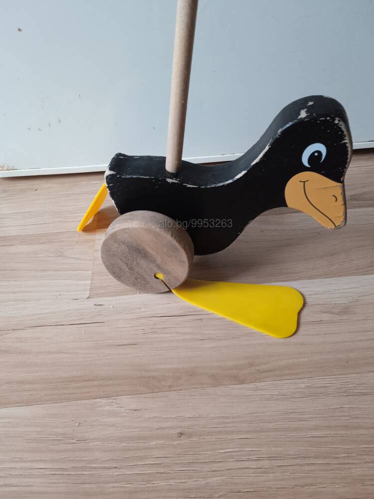 Дървена играчка за бутане Гарван