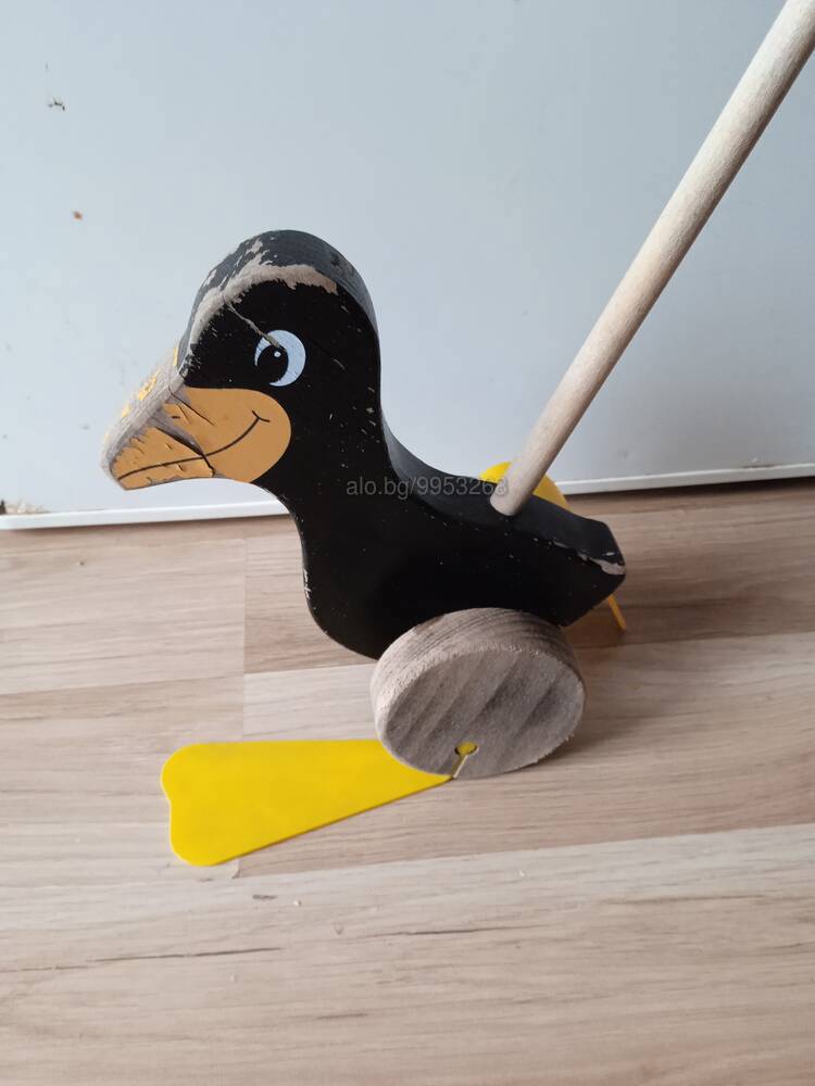 Дървена играчка за бутане Гарван