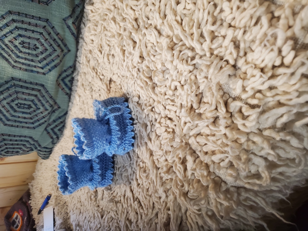 Ръчно плетени терлички-ботушки, от 6 до 9 месеца