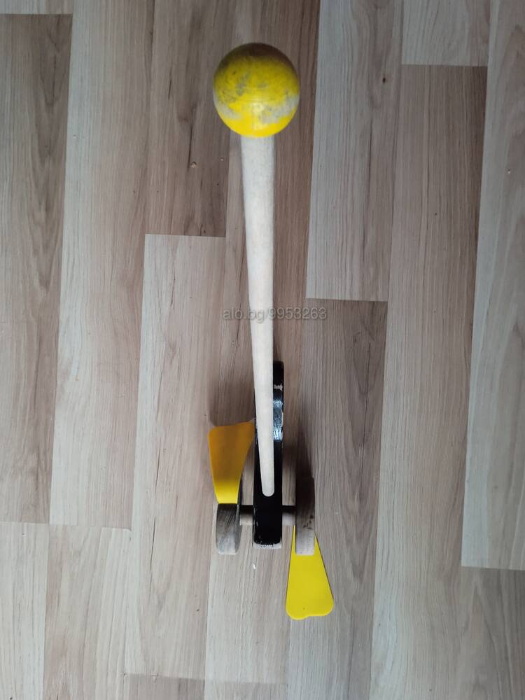 Дървена играчка за бутане Гарван