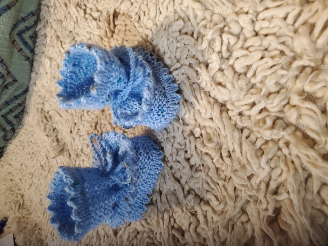 Ръчно плетени терлички-ботушки, от 6 до 9 месеца