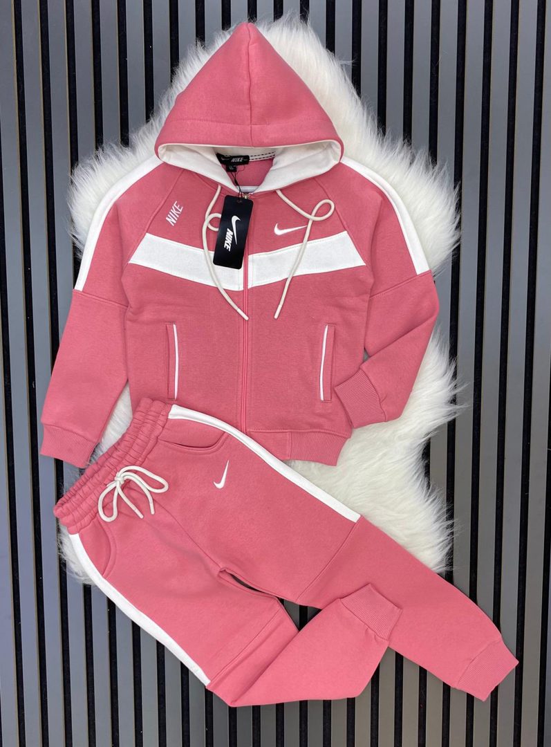 ДЕТСКИ КОМПЛЕКТИ ЗА МОМИЧЕТА И МОМЧЕТА