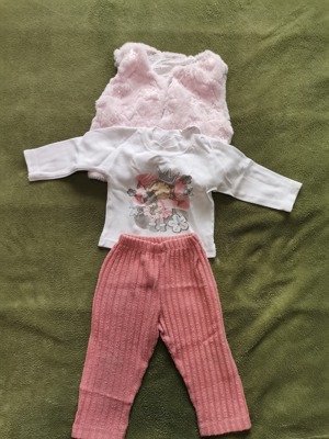 Детски комплектчета, запазени без забележки.