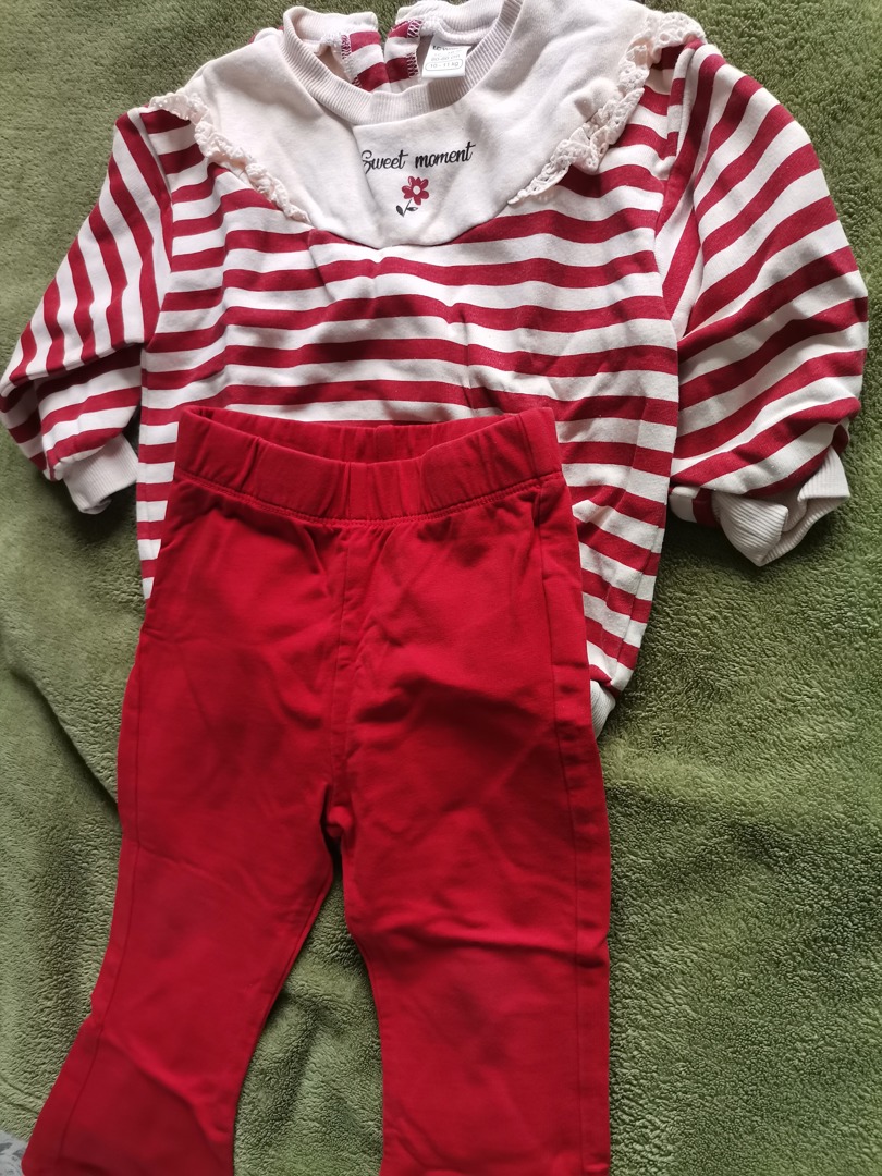 Детски комплектчета, запазени без забележки.