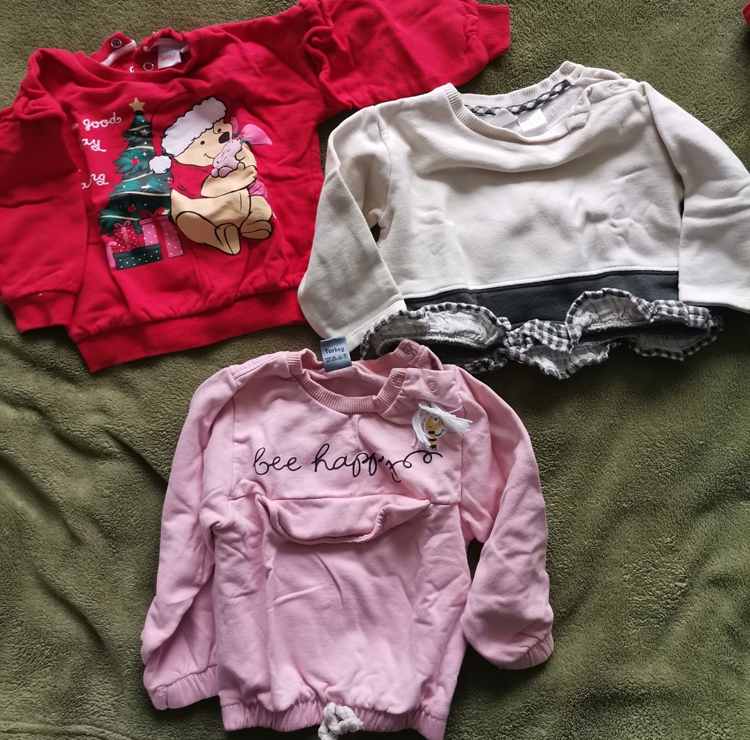 Детски комплектчета, запазени без забележки.