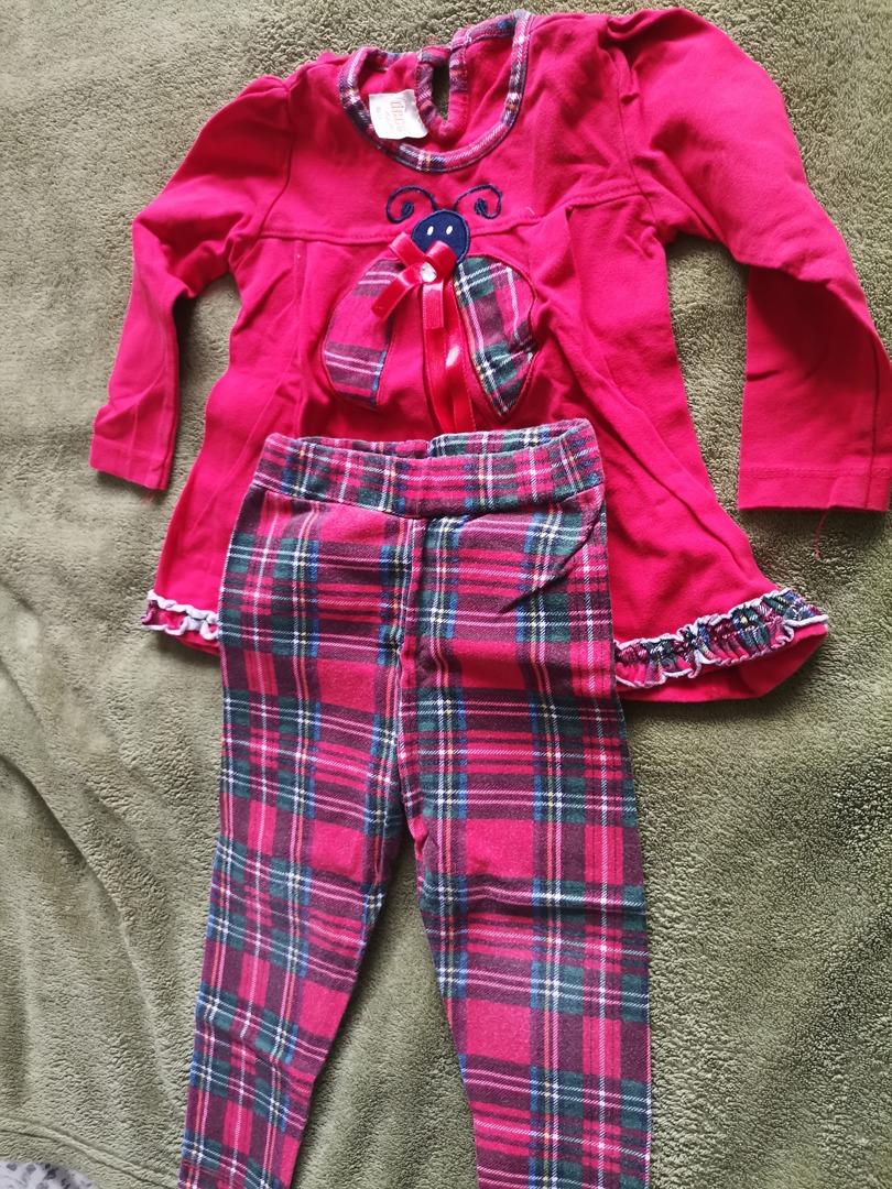 Детски комплектчета, запазени без забележки.