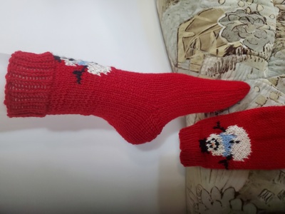 Ръчно плетени коледни чорапи размер 38