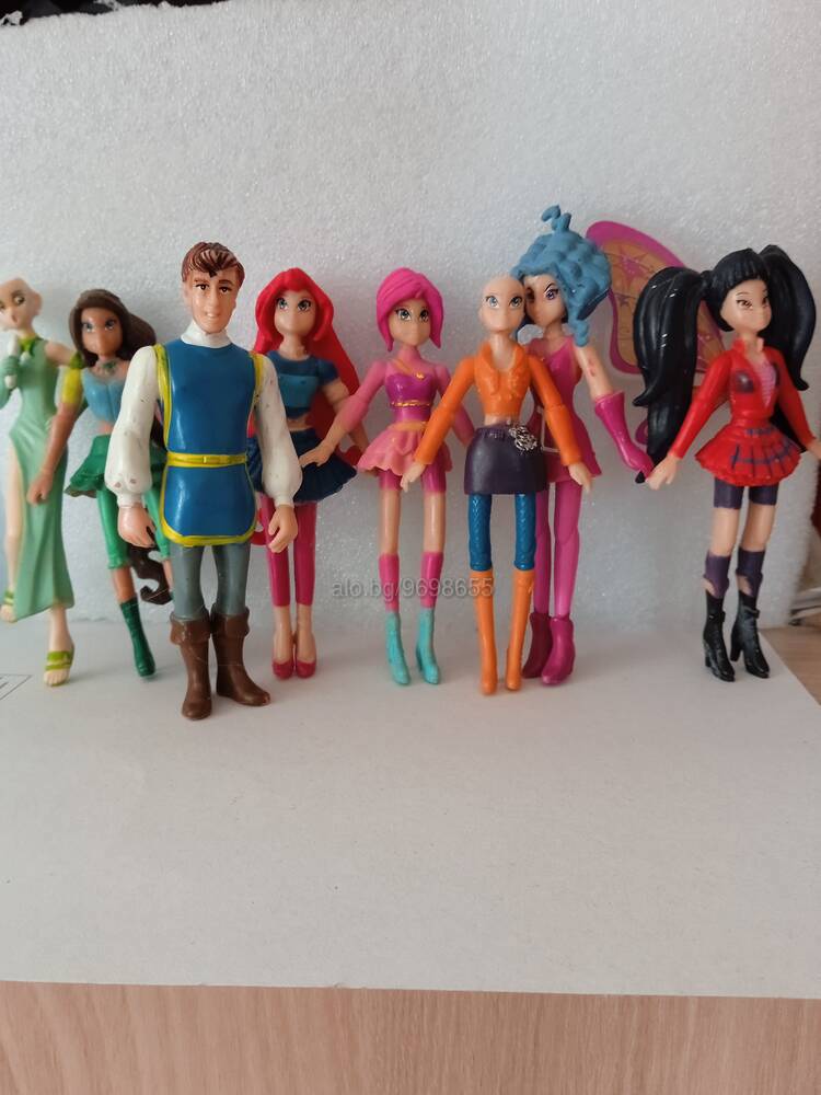 Фигурки кукли различни