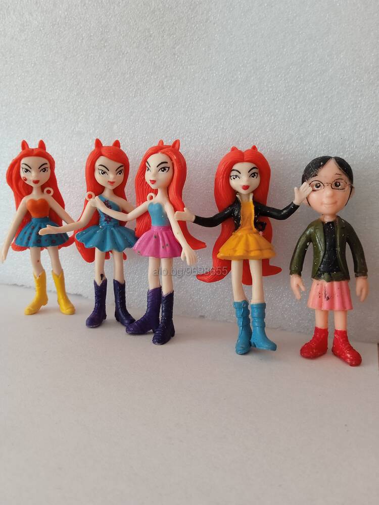 Фигурки кукли различни