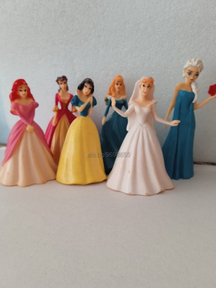 Фигурки кукли различни