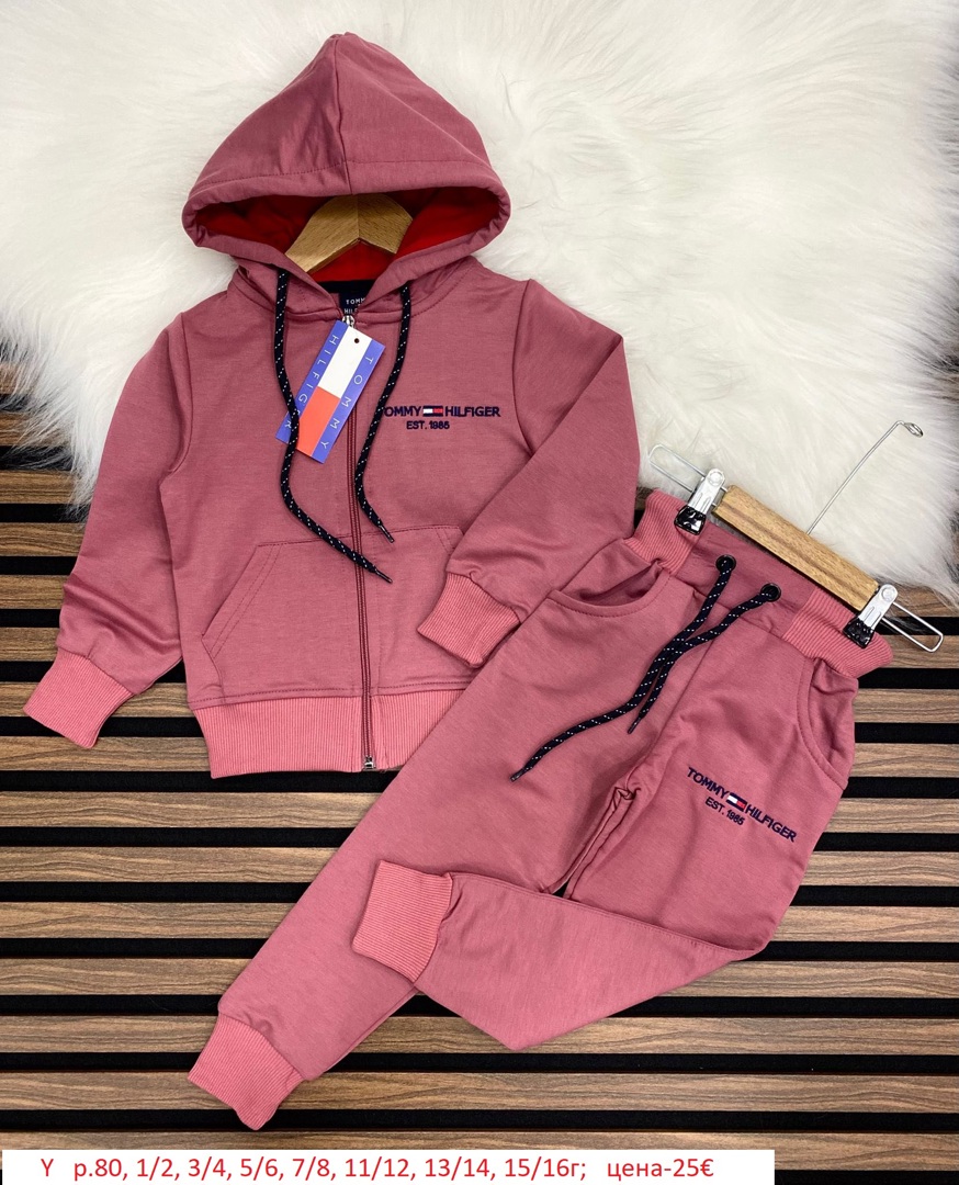 ДЕТСКИ СПОРТНИ ЕКИПЧЕТА ЗА МОМИЧЕТА