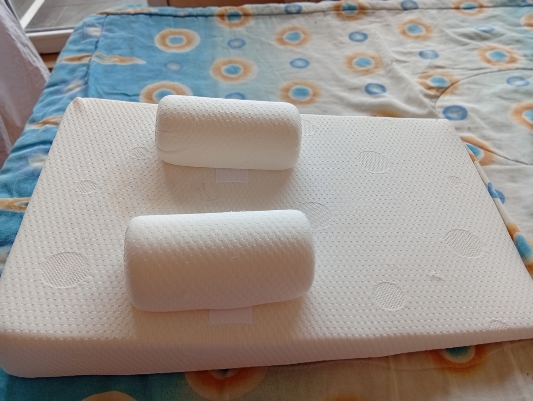 Ортопедична възглавница с шийни ролки