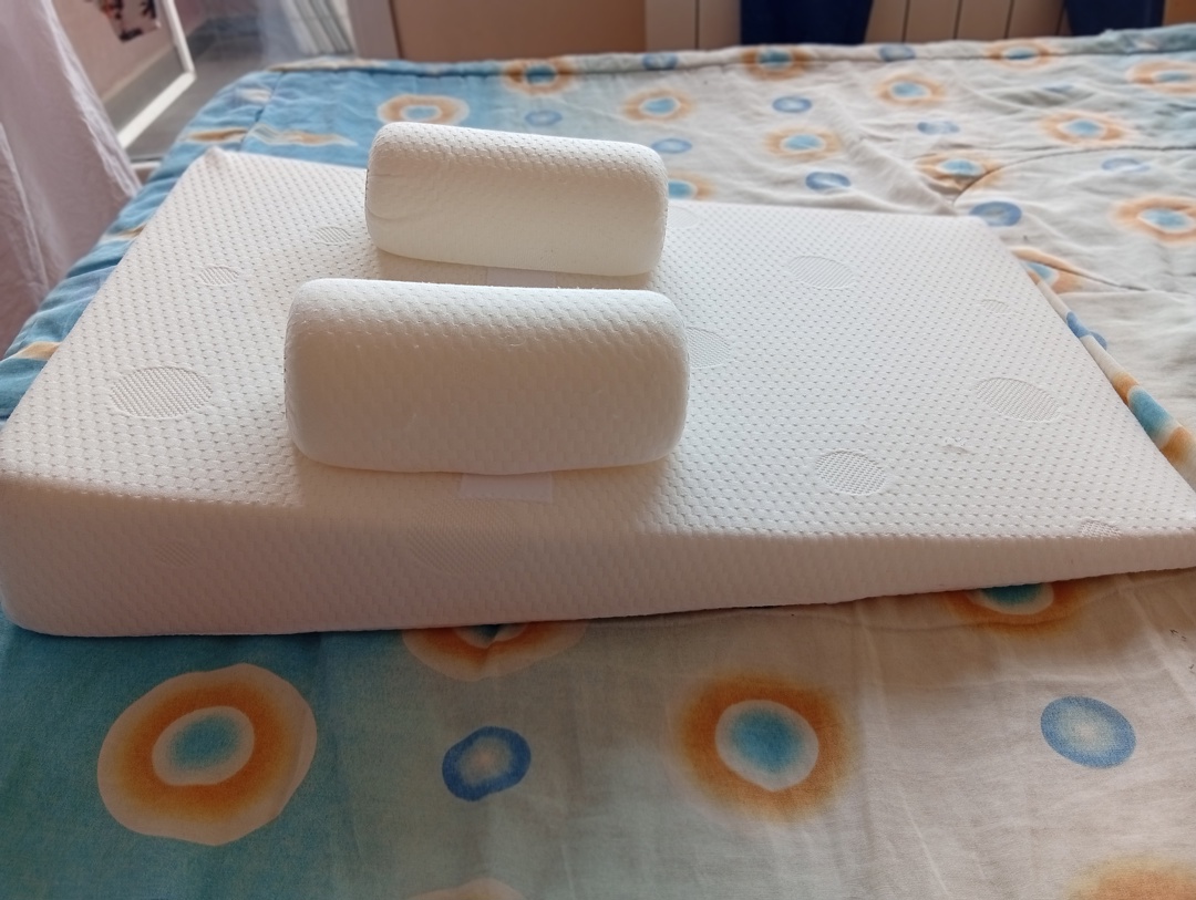 Ортопедична възглавница с шийни ролки