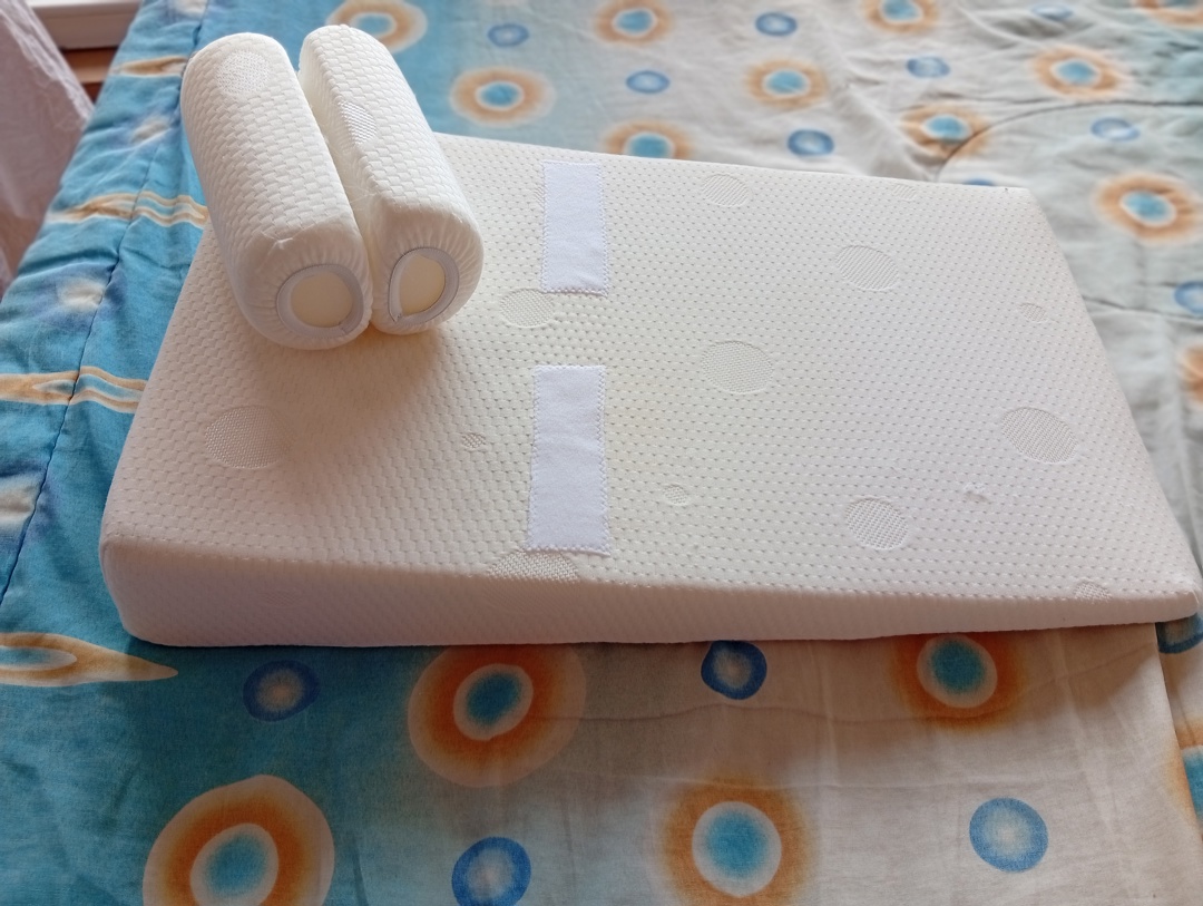 Ортопедична възглавница с шийни ролки