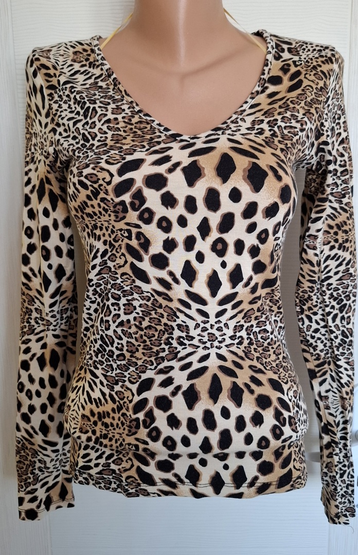 Цветни туники и блузи