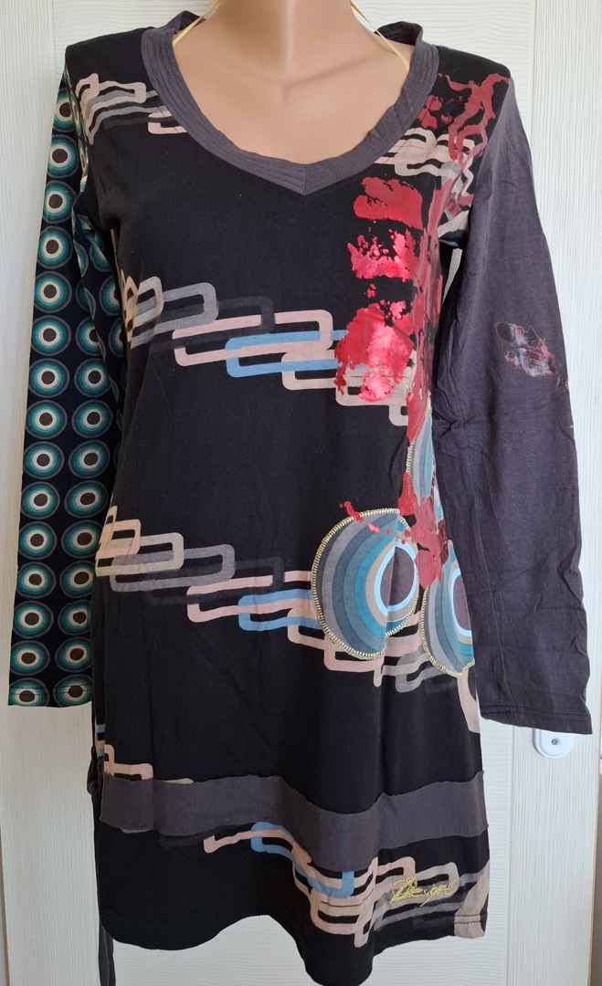 Цветни туники и блузи