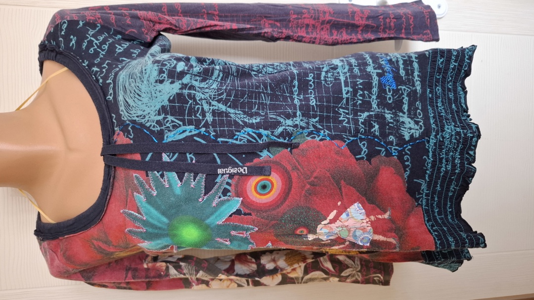 Цветни туники и блузи