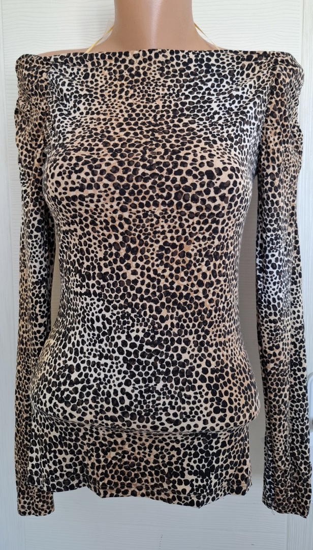 Цветни туники и блузи