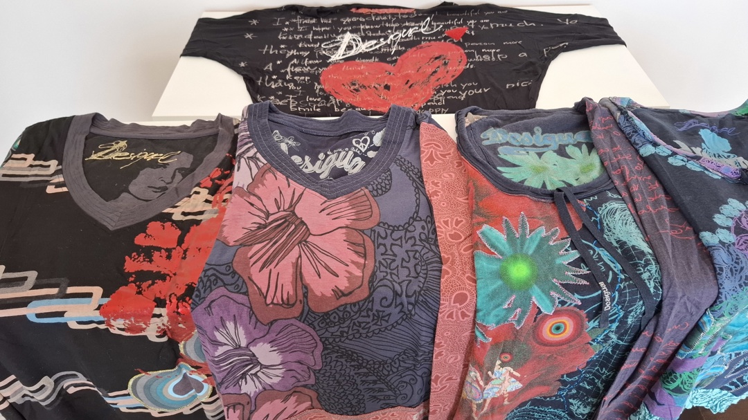 Цветни туники и блузи