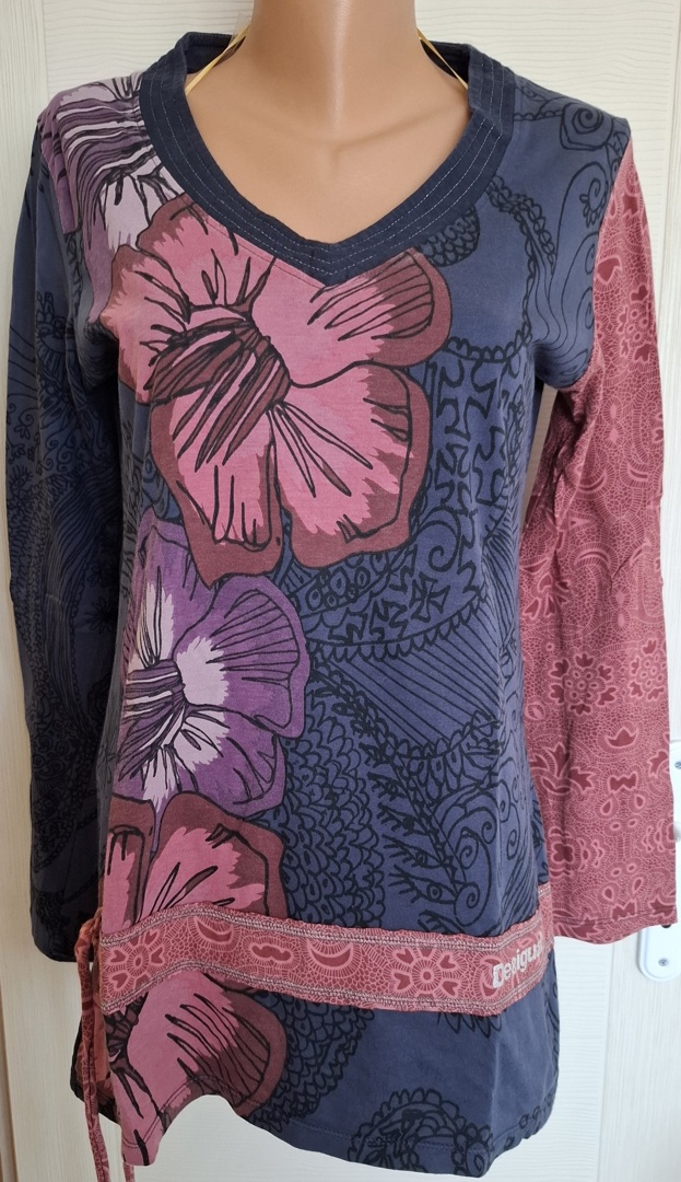 Цветни туники и блузи