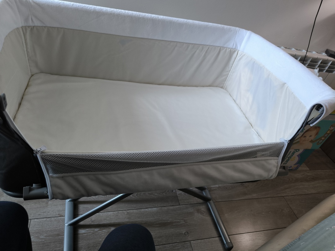 Продавам бебешко легло Hauck next to me