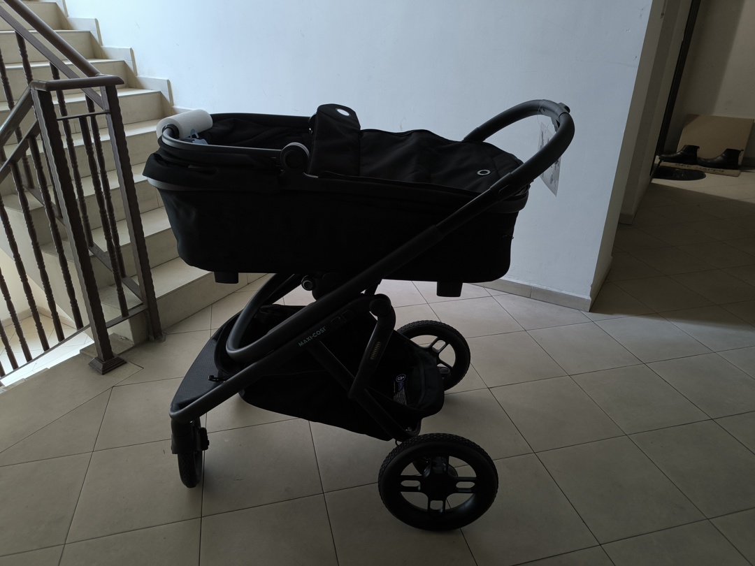 Продавам нова количка Maxi Cosi Lila XP + Oria XXL
