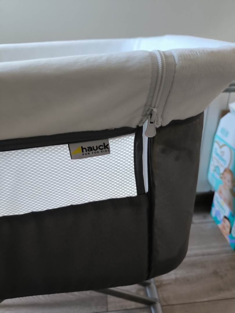 Продавам бебешко легло Hauck next to me