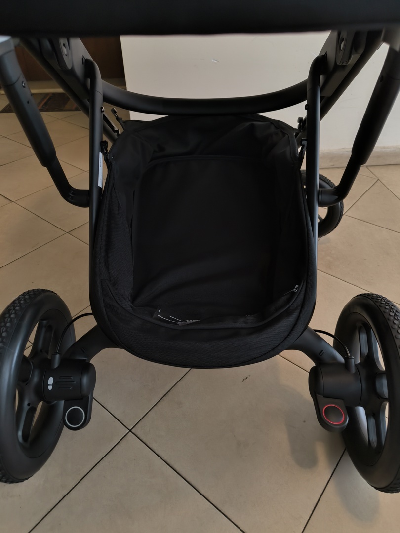 Продавам нова количка Maxi Cosi Lila XP + Oria XXL