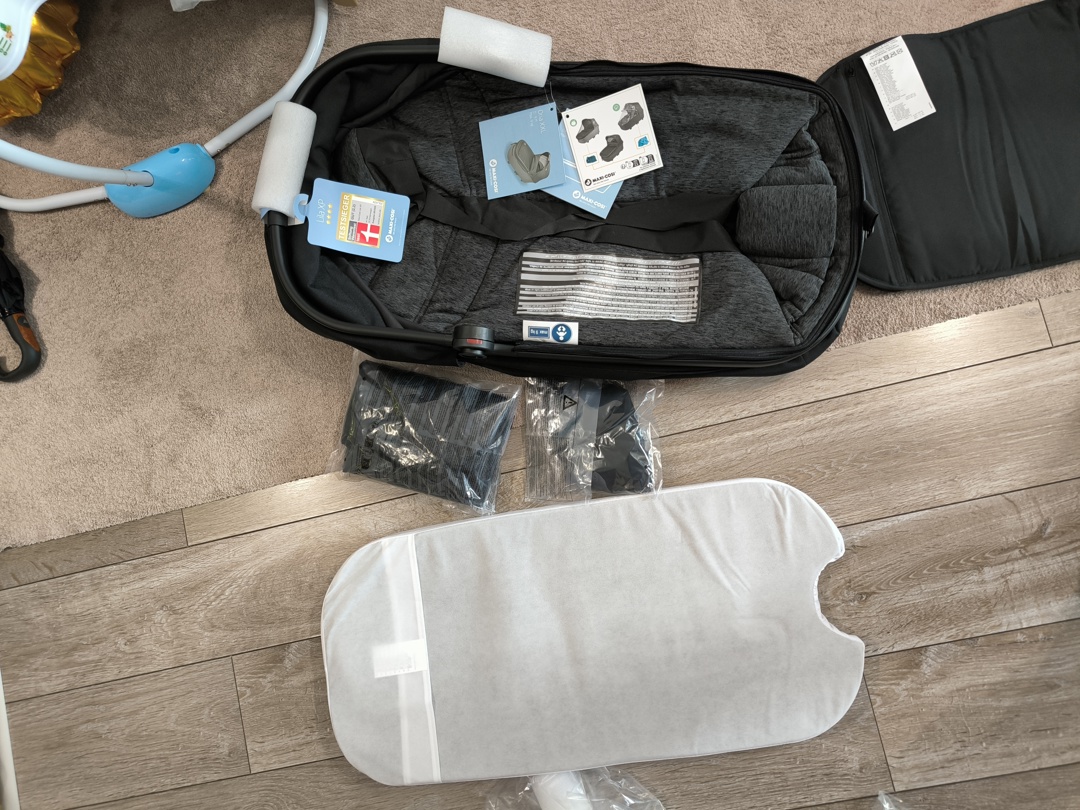 Продавам нова количка Maxi Cosi Lila XP + Oria XXL