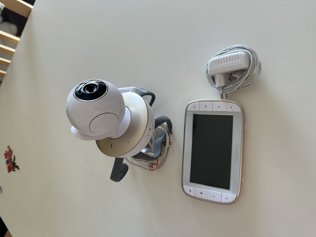 Бебефон Motorola MBP855 Connect с камера и Wi-Fi –