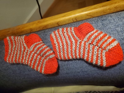 Ръчно плетени бебешки чорапки от вълна ,от 3 до 9
