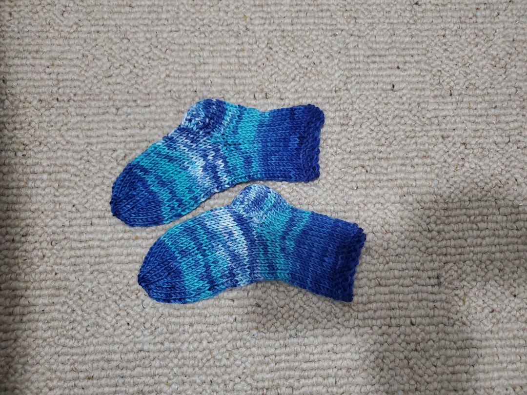 Ръчно плетени бебешки чорапки,от6 до 12 месеца