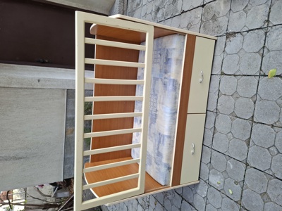 Продавам удобно и стабилно бебешко/детско креватче