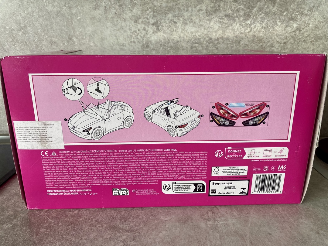 Кукла Barbie в кола